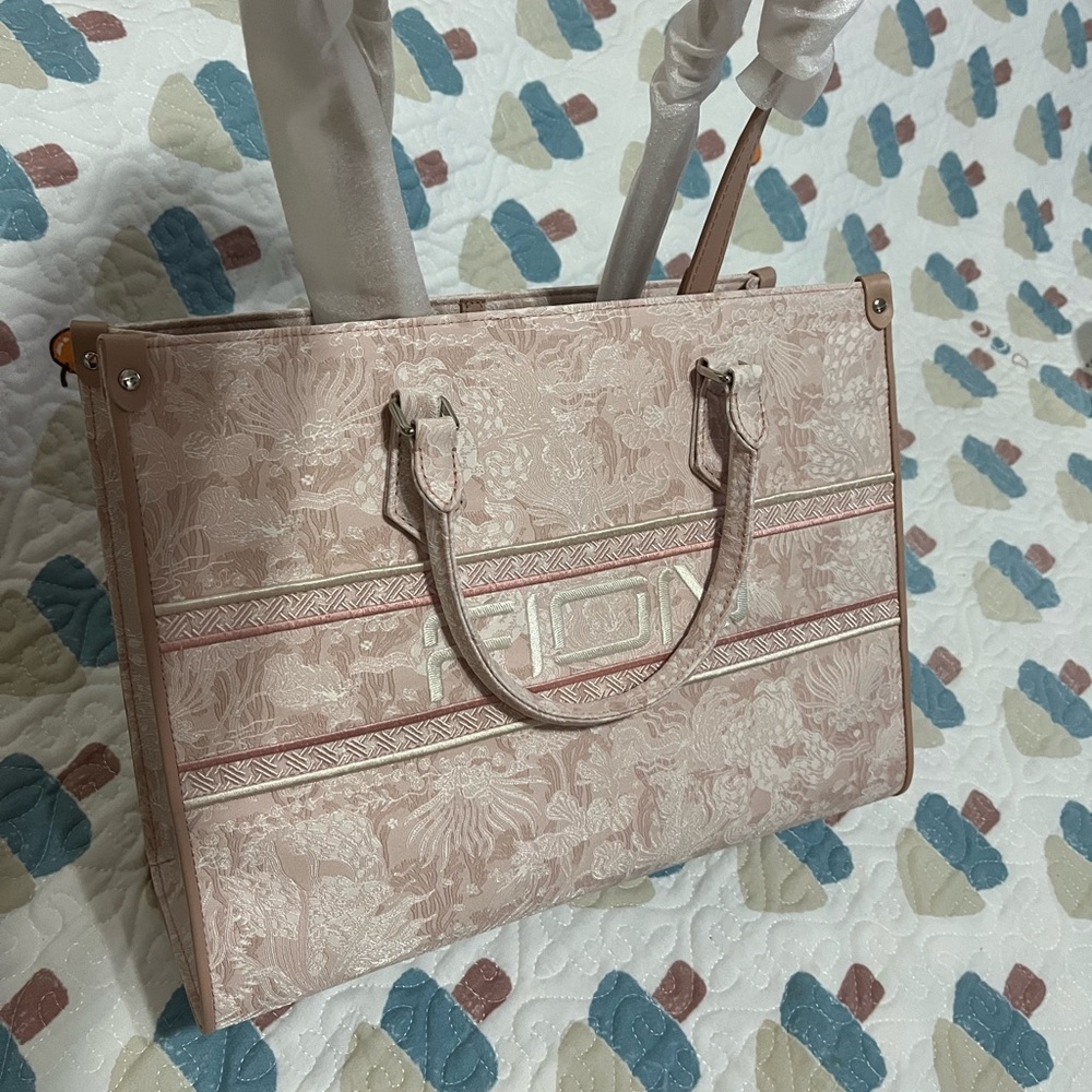 Chic Pink Tote Bag with Textured Design